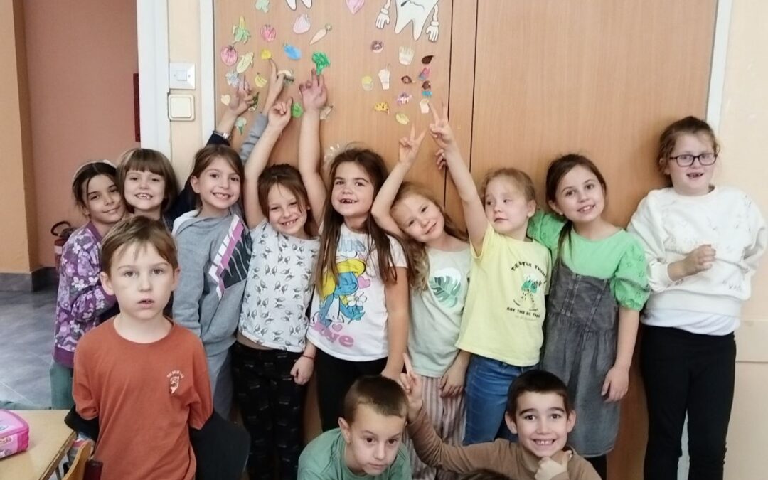 ЧУВАМ СВОЈЕ ЗУБЕ, ПОНОСИМ СЕ ОСМЕХОМ