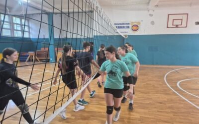 РАЗВИЈАМО ТИМСКИ ДУХ