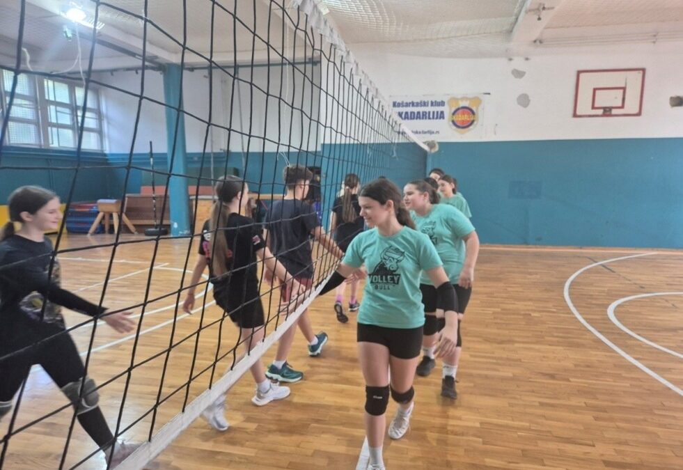 РАЗВИЈАМО ТИМСКИ ДУХ